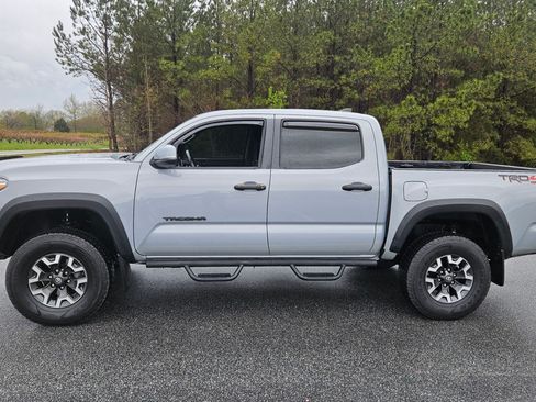 Used 2019 Toyota Tacoma image 2