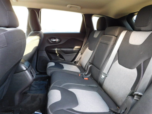 Used 2014 Jeep Cherokee 4WD Latitude image 26
