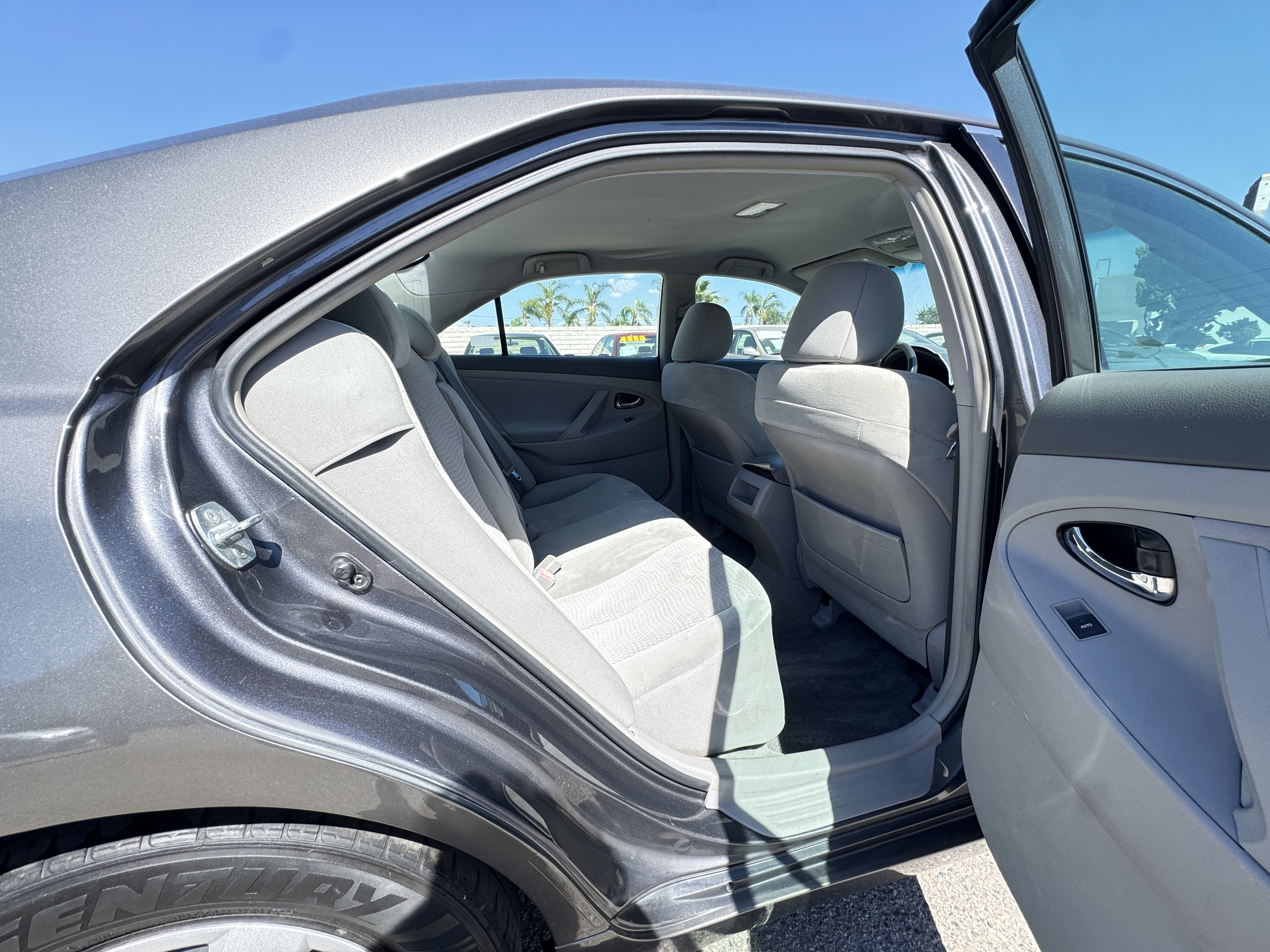 Used 2011 Toyota Camry LE FWD image 18