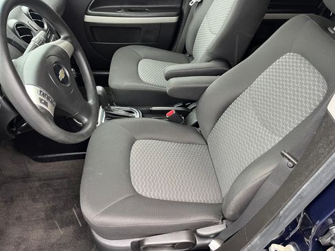 Used 2010 Chevrolet HHR LS FWD image 5