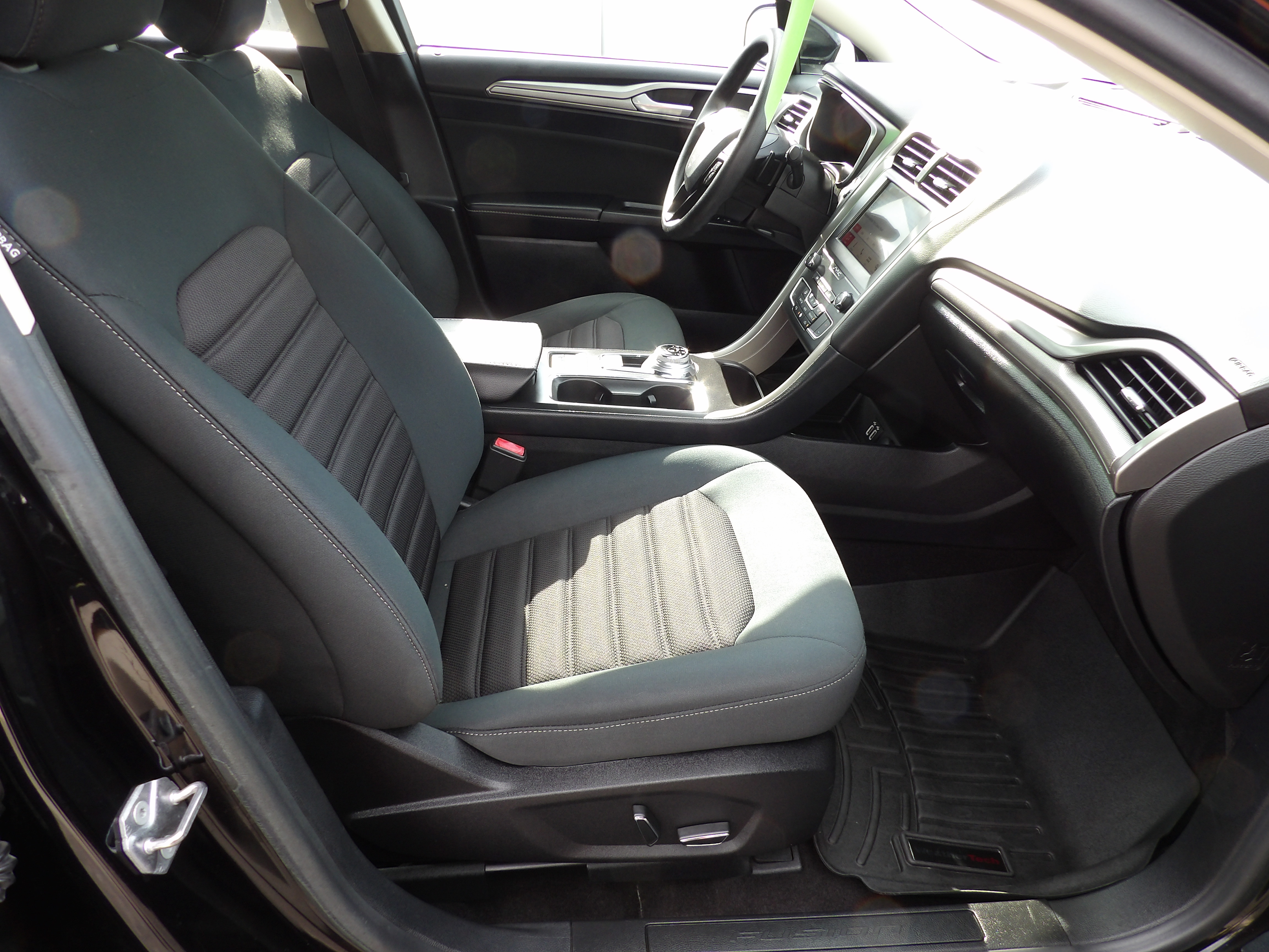 Used 2019 Ford Fusion SE FWD image 19