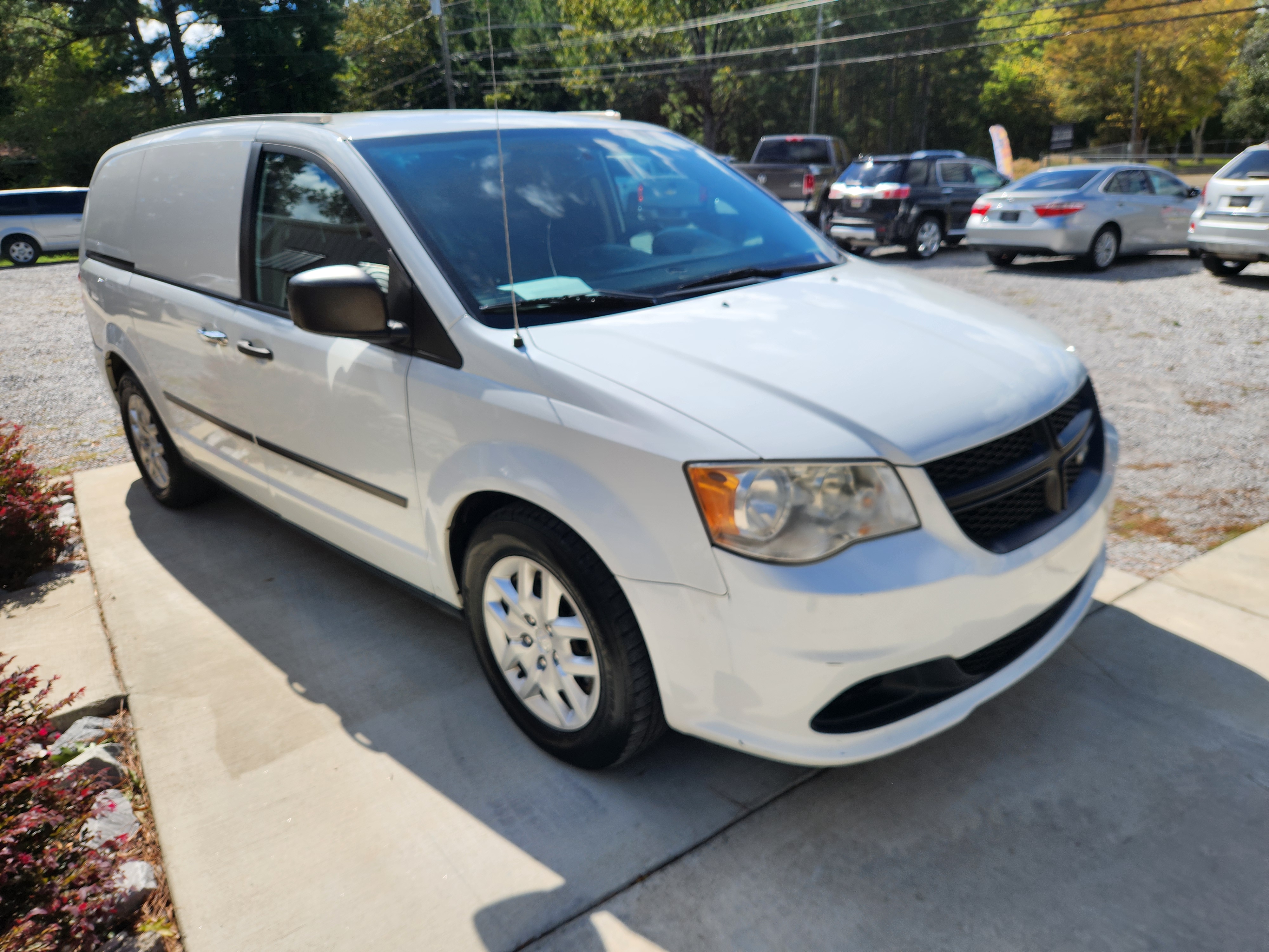 Used 2014 RAM C/V Tradesman FWD image 4