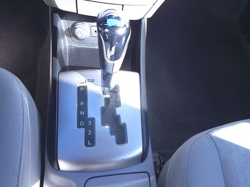 Used 2010 Hyundai Elantra SE image 19