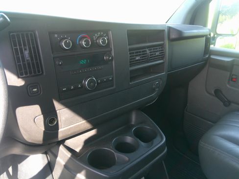 Used 2008 GMC Savana 3500 LS image 14