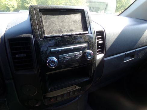 Used 2013 Nissan Titan 2WD Crew Cab SV image 13