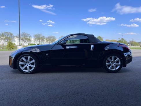 Used 2005 Nissan 350Z RWD image 6