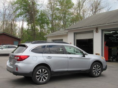 Used 2015 Subaru Outback 3.6R Limited AWD/4WD image 8