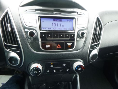 Used 2012 Hyundai Tucson GLS image 11