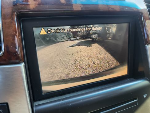 Used 2009 Cadillac Escalade 2WD Platinum image 16