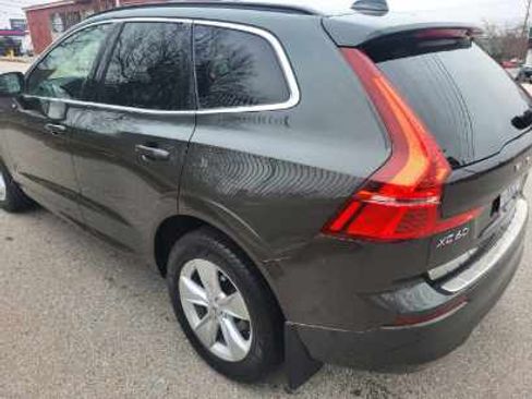 Used 2022 Volvo XC60 B5 Momentum image 7