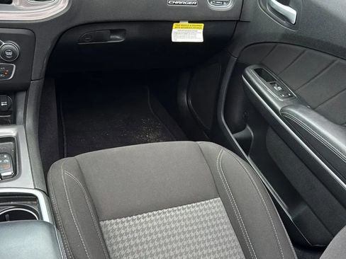 Used 2023 Dodge Charger SXT image 9