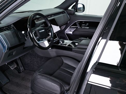 Used 2025 Land Rover Range Rover SE image 53