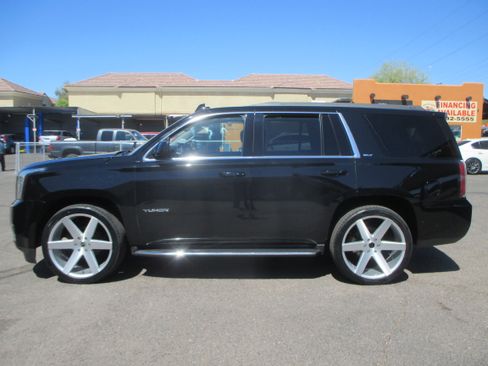 Used 2020 GMC Yukon SLT Sport Utility 4D RWD image 2