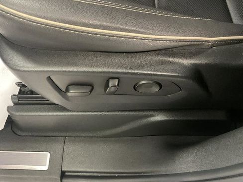 Used 2023 GMC Yukon XL SLT image 13