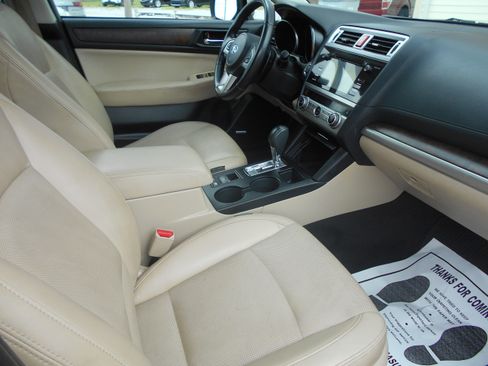 Used 2016 Subaru Outback 3.6R Limited image 10