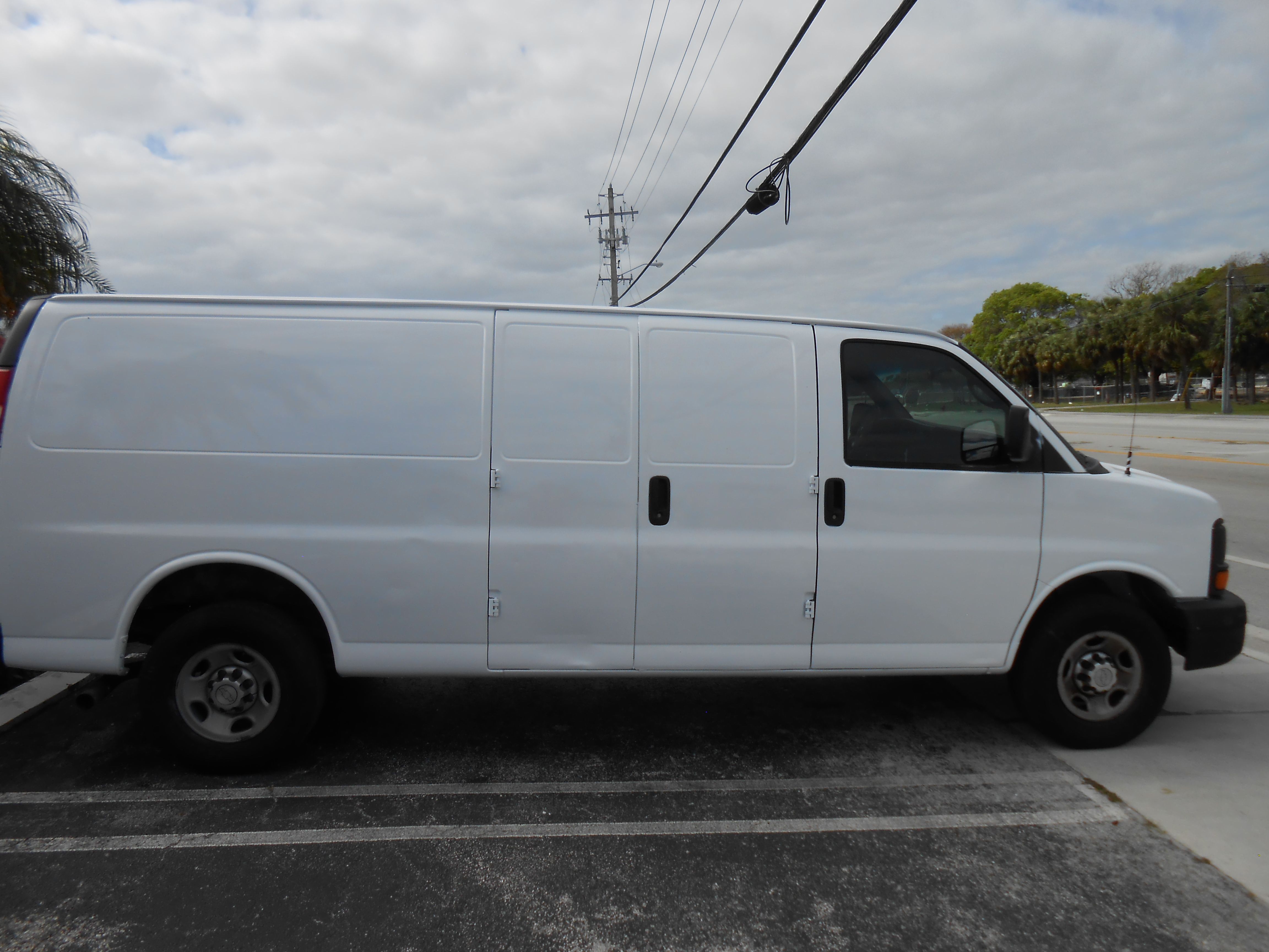 Used 2015 Chevrolet Express 2500 RWD image 7