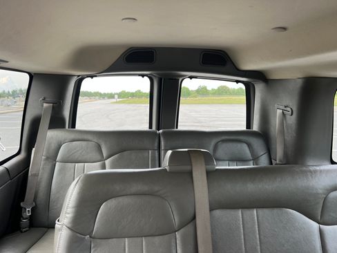 Used 2017 Chevrolet Express 3500 LT Extended Passenger RWD image 19