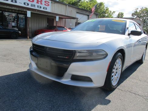 Used 2016 Dodge Charger SE image 9