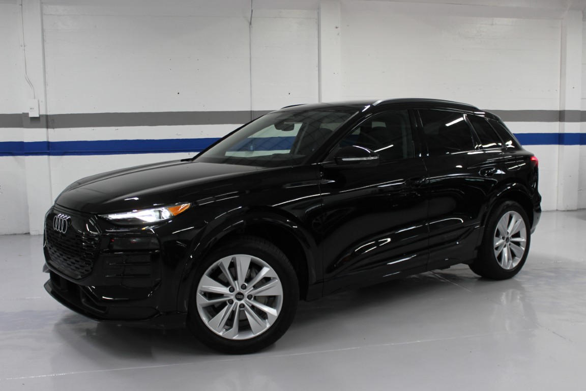 Used 2025 Audi Q6 e-tron Premium RWD image 1