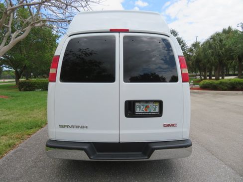 Used 2004 GMC Savana 1500 SLT RWD image 28