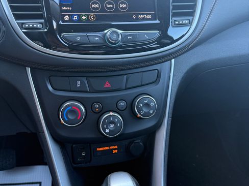 Used 2020 Chevrolet Trax AWD LT w/ 1LT image 11