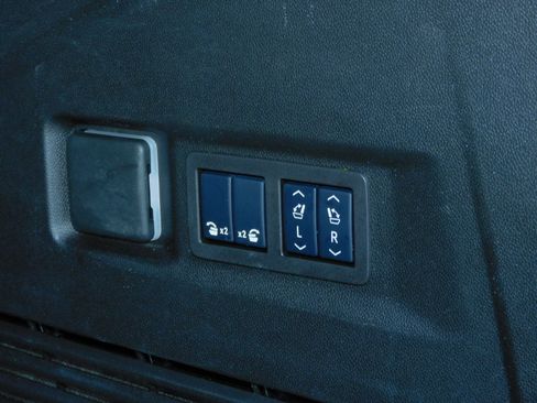 Used 2025 GMC Yukon Denali image 25