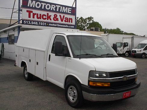 Used 2018 Chevrolet Express 3500 UNAVAIL RWD image 1