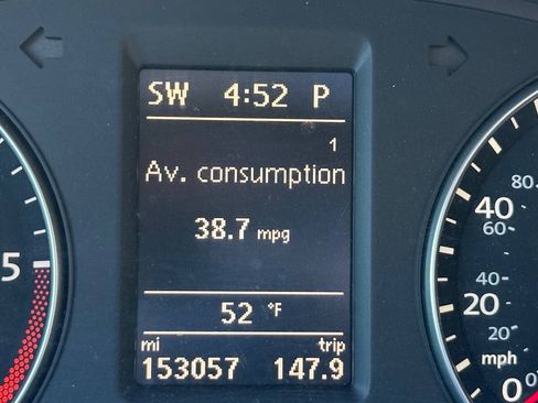 Used 2014 Volkswagen Passat TDI SEL Premium image 10