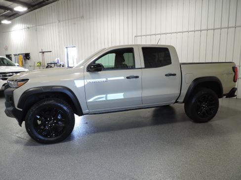 Used 2023 Chevrolet Colorado Trail Boss image 4