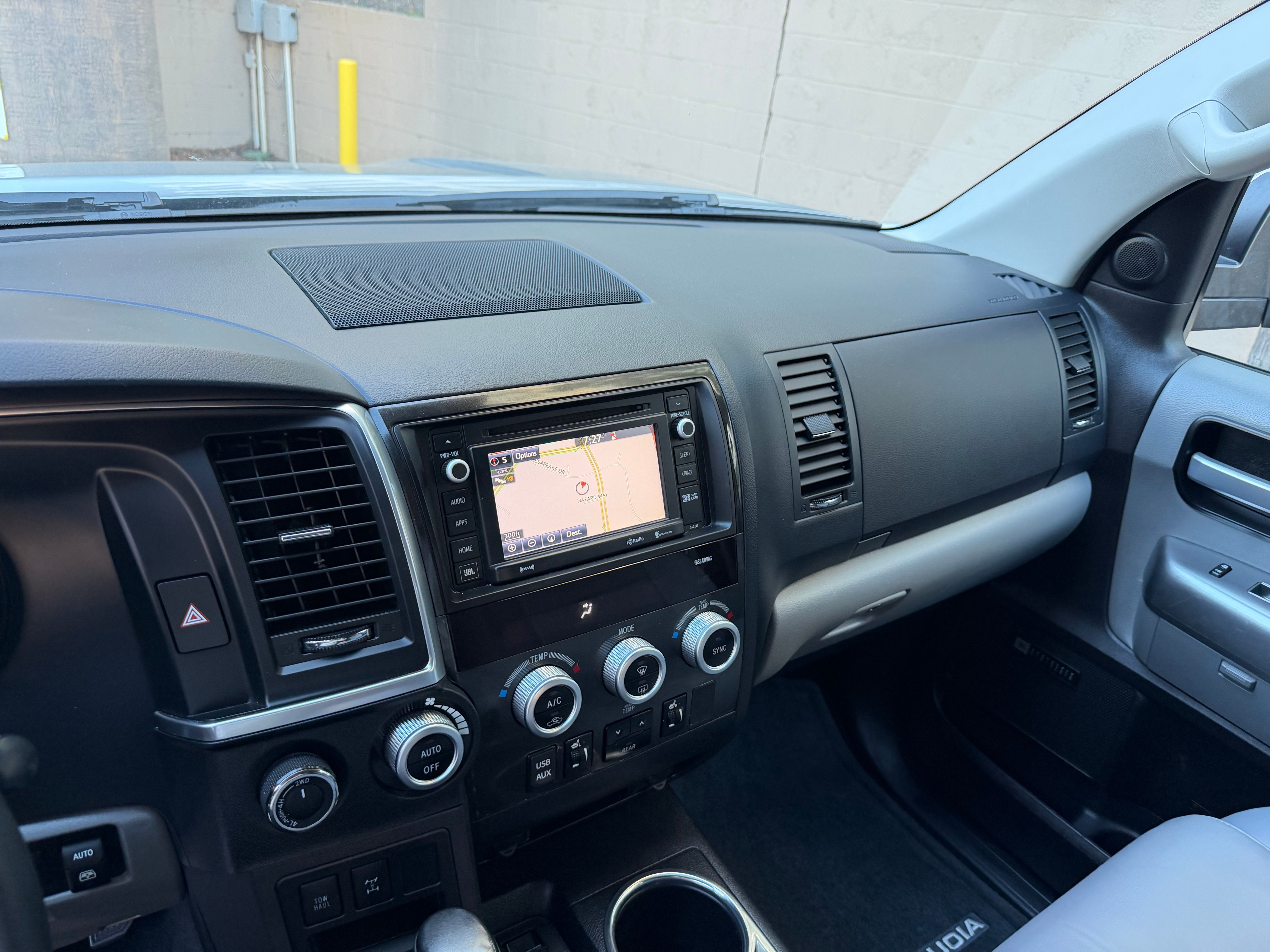 Used 2018 Toyota Sequoia Limited AWD/4WD image 34