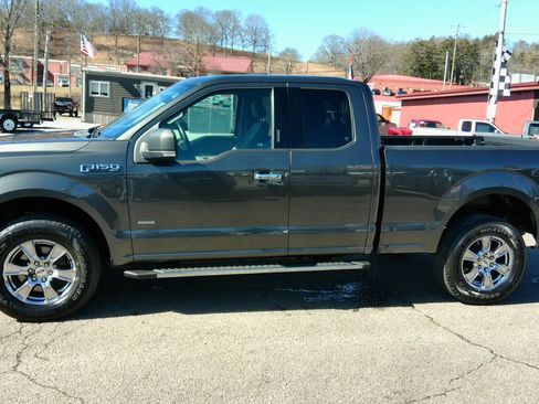Used 2015 Ford F150 XLT image 2