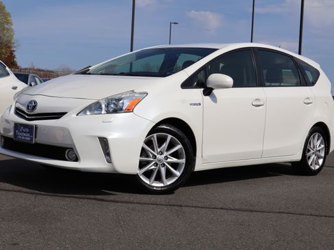 Used 2012 Toyota Prius V Five image 2