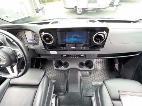 Used 2020 Mercedes-Benz Sprinter 4500 image 39