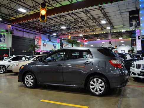 Used 2012 Toyota Matrix S FWD image 3