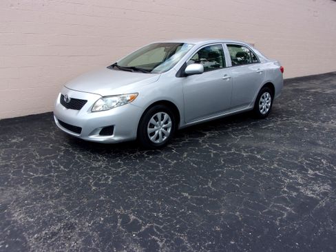 Used 2009 Toyota Corolla LE Sedan FWD image 1