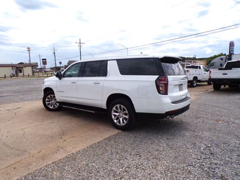 Used 2022 Chevrolet Suburban Premier image 2