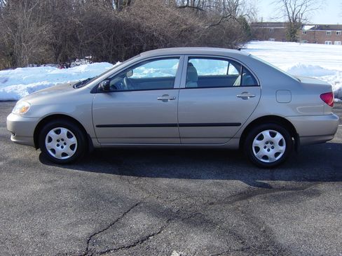 Used 2004 Toyota Corolla CE image 2