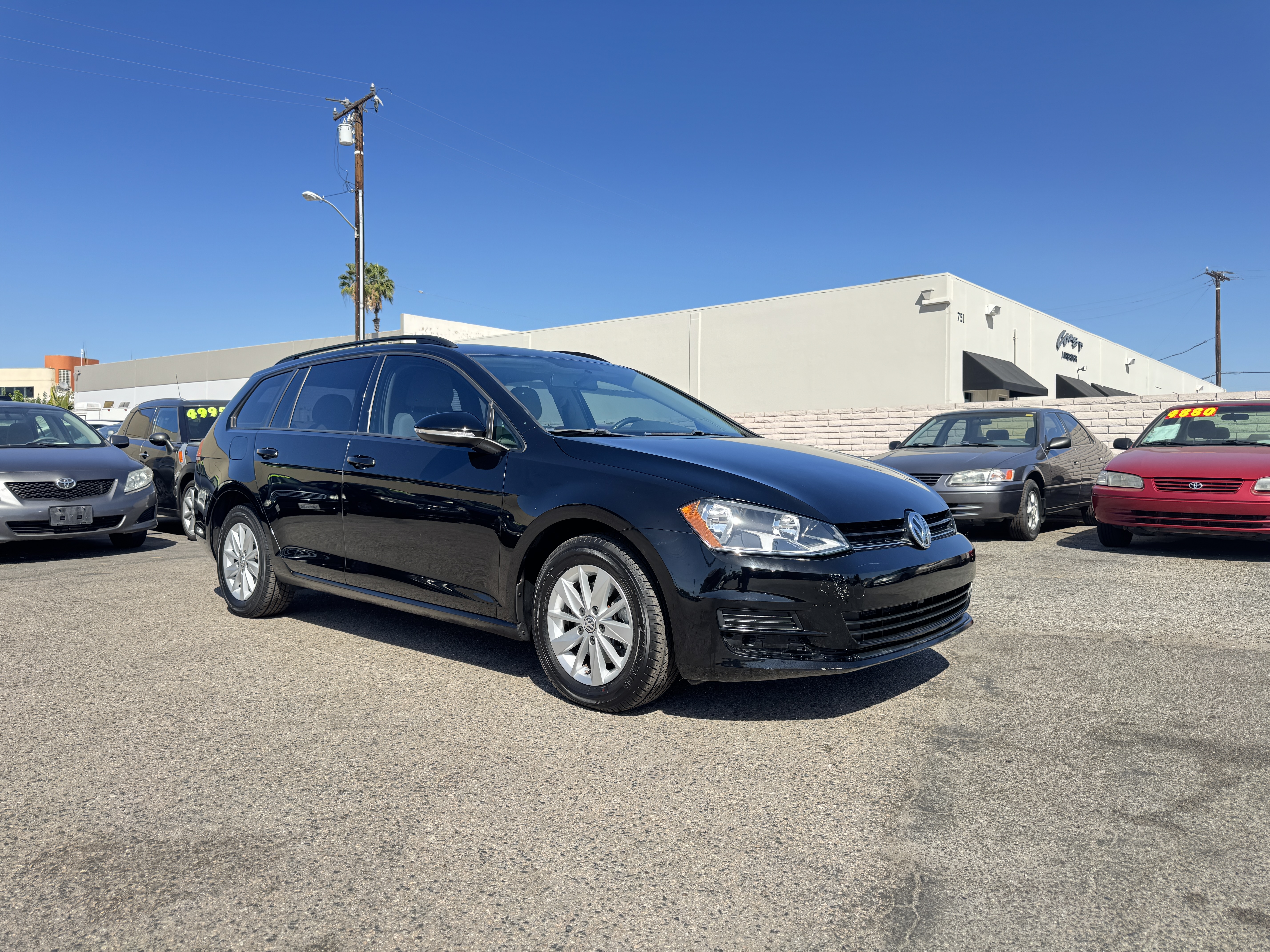 Used 2017 Volkswagen Golf SportWagen FWD image 11