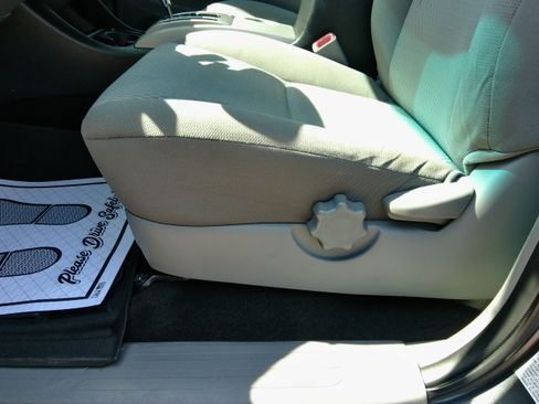 Used 2014 Toyota Tacoma SR5 image 38