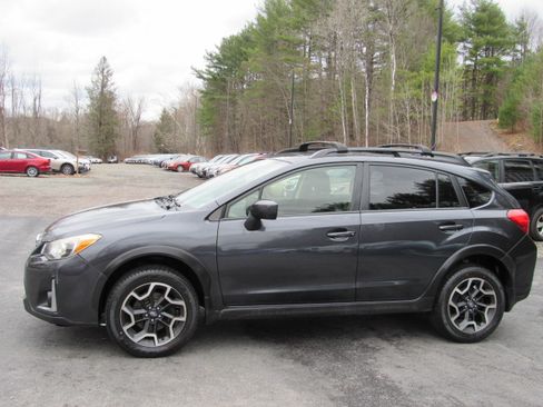 Used 2017 Subaru Crosstrek 2.0i Premium image 3