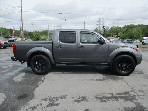 Used 2020 Nissan Frontier 4x4 Crew Cab SV image 5