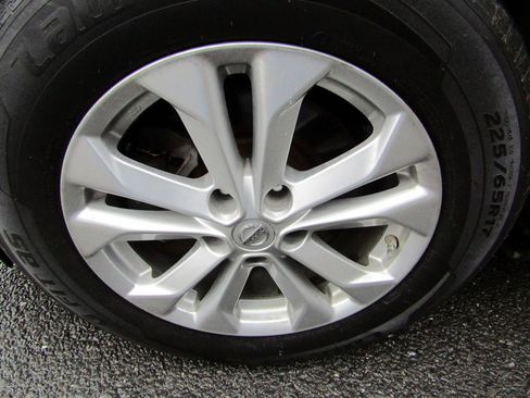 Used 2015 Nissan Rogue SV image 11