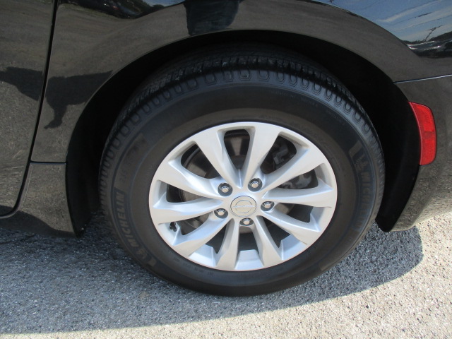 Used 2018 Chrysler Pacifica Touring-L FWD image 12