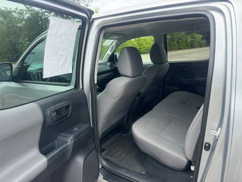 Used 2021 Toyota Tacoma SR5 AWD/4WD image 14
