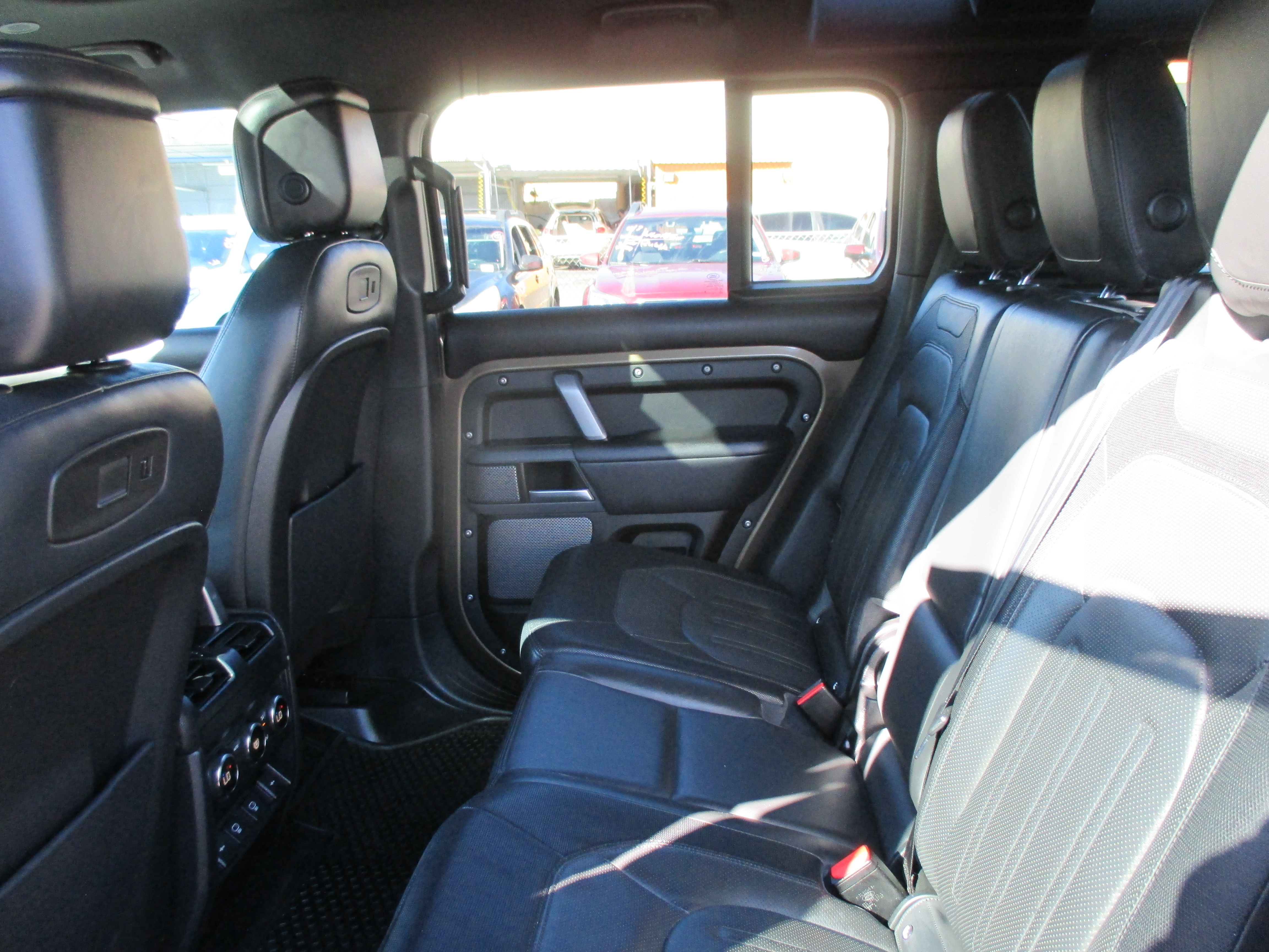 Used 2021 Land Rover Defender 110 X-Dynamic HSE AWD/4WD image 12