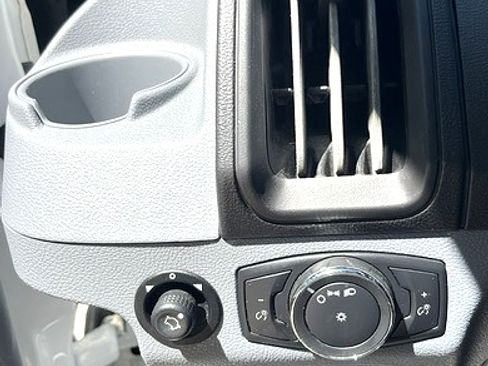 Used 2018 Ford Transit 250 138 RWD image 33