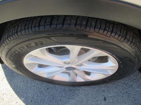 Used 2019 Ford Escape S image 17