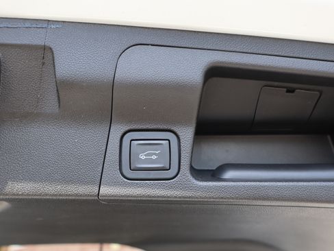 Used 2019 GMC Acadia Denali image 39