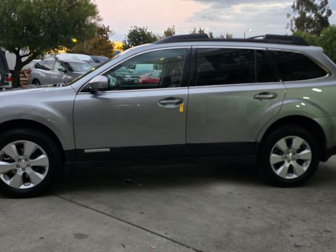 Used 2011 Subaru Outback 2.5i Limited image 15