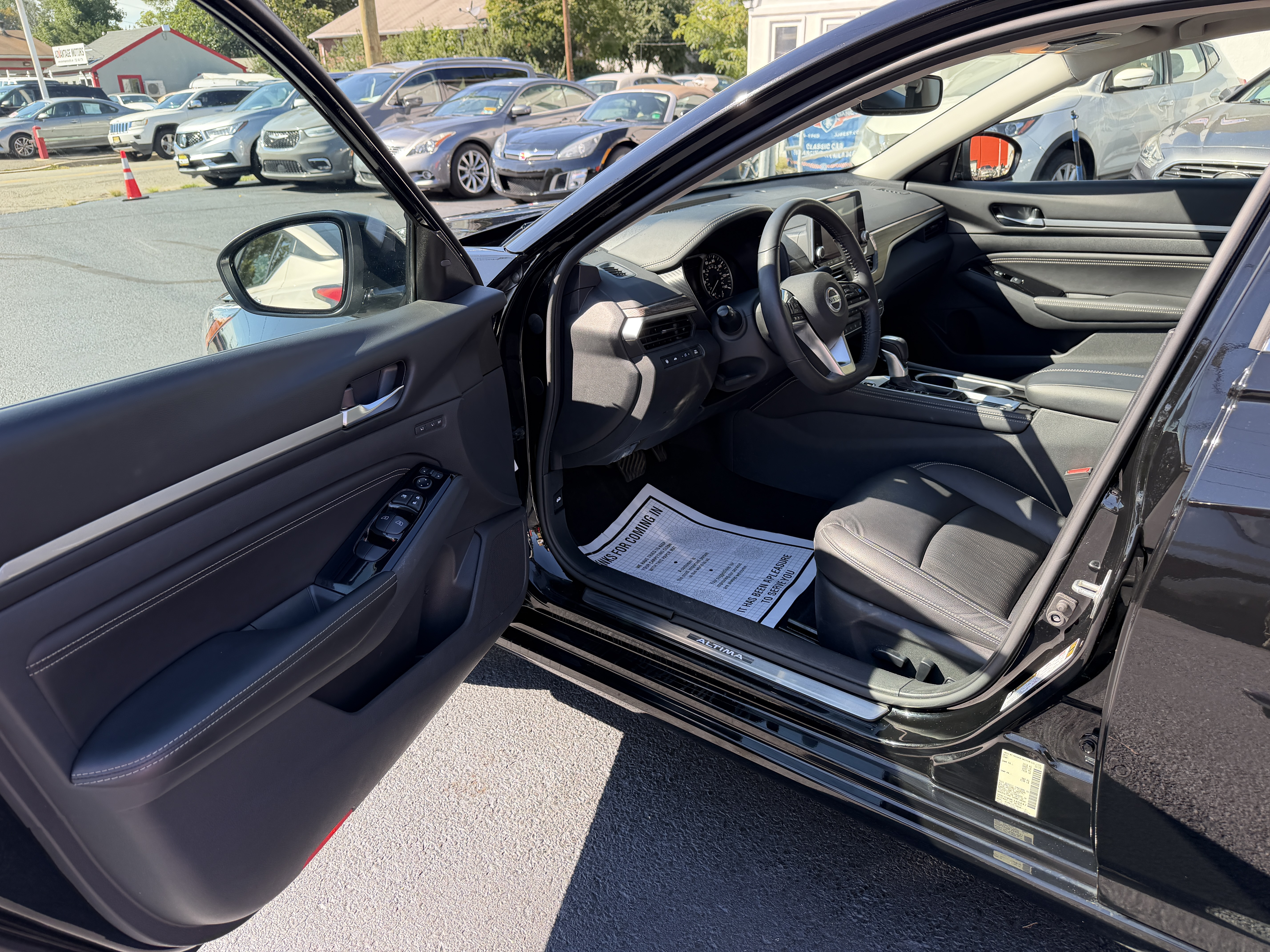 Used 2021 Nissan Altima 2.5 Platinum AWD image 2